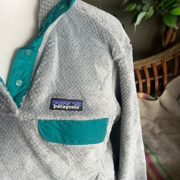 Patagonia Gray and Teal Pullover - Picture 5 of 10